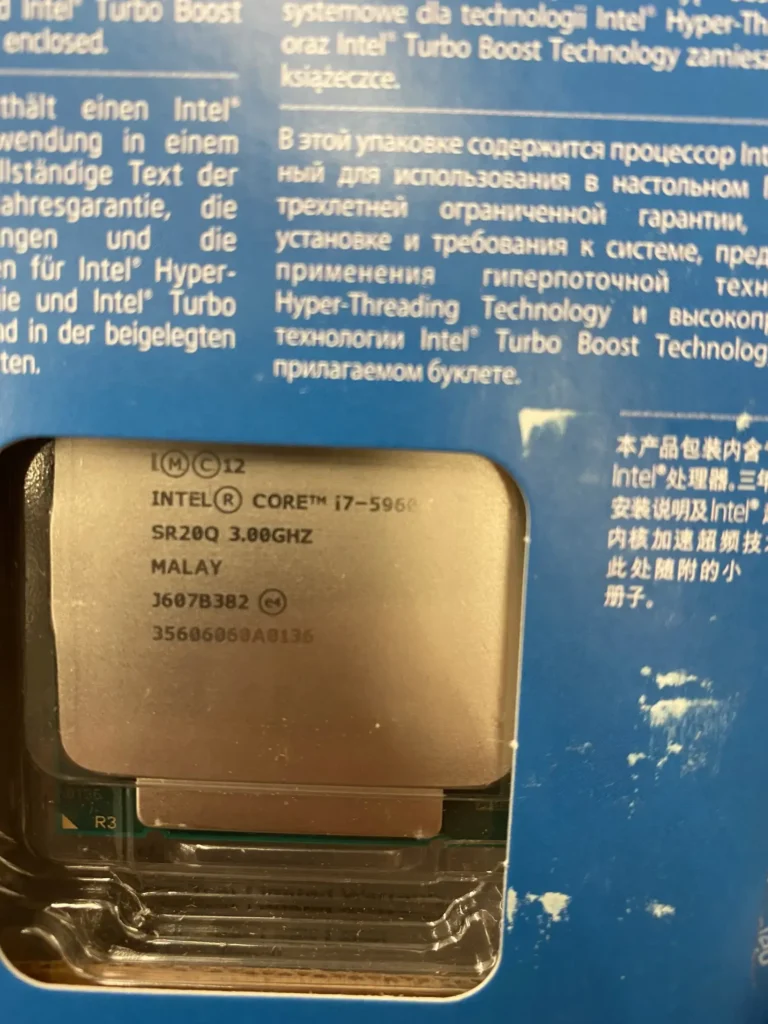 Intel Core i7-5960X SR20Q 3.00GHz server CPU in blue packaging with multilingual Turbo Boost labels.